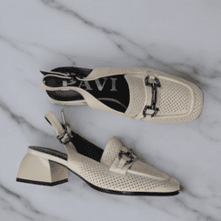 Мюли с пряжкой на каблуке