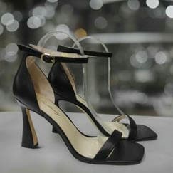 Черные босоножки на шпильке