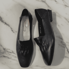 Туфли на низком каблуке со сборкой