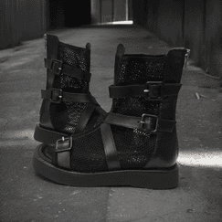 Высокие черные босоножки