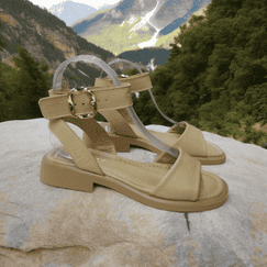 Босоножки цвета кэмел