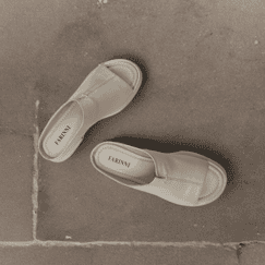 Бежевые глубокие сабо