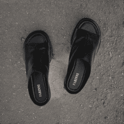 Черные глубокие сабо