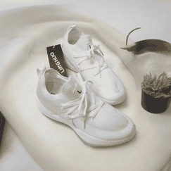 Белые текстильные кроссовки