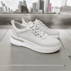 Белые перфорированные кроссовки