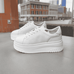 Белые кеды на танкетке