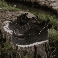 Кроссовки черные на высокой танкетке