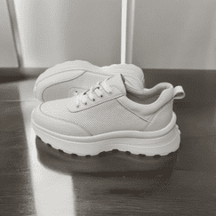 Кроссовки молочные перфорированные