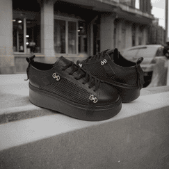 Кроссовки черные с сеткой