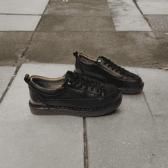 Черные кеды перфорированные