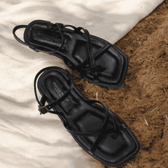 Черные сандалии в греческом стиле